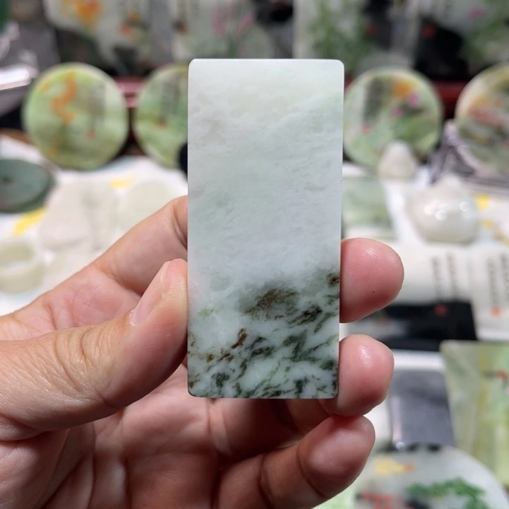 独山玉未镶嵌颈饰