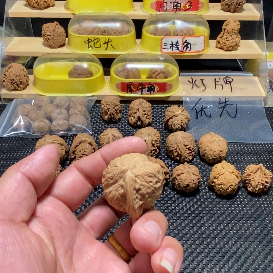 大***威吊坠文玩核桃核桃异形