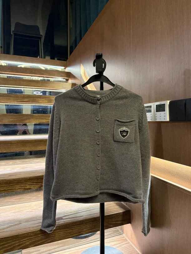 T家刺绣纽扣针织开衫外套