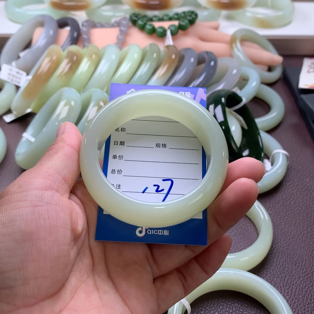 和田玉手镯未镶嵌