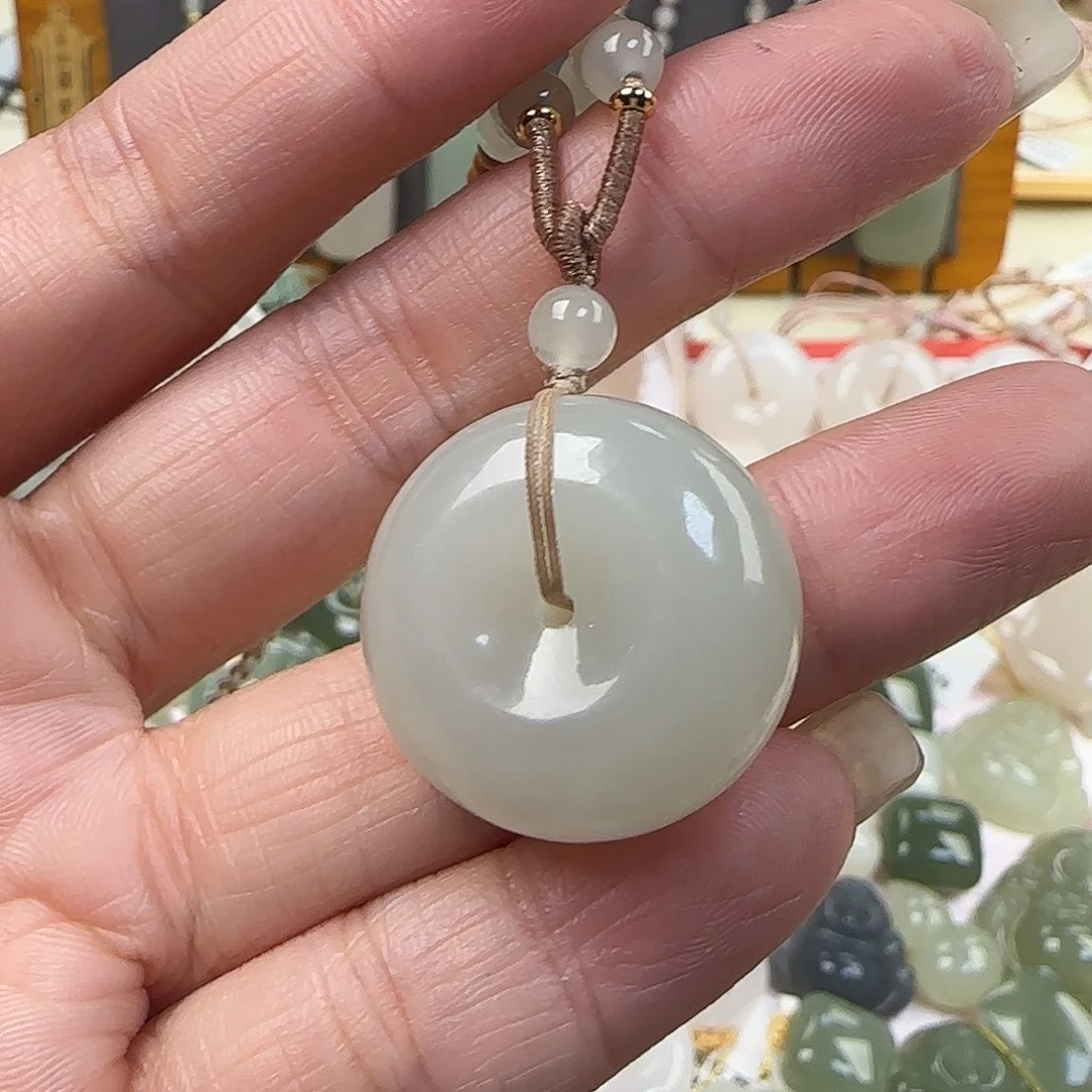 雾***心和田玉未镶嵌颈饰