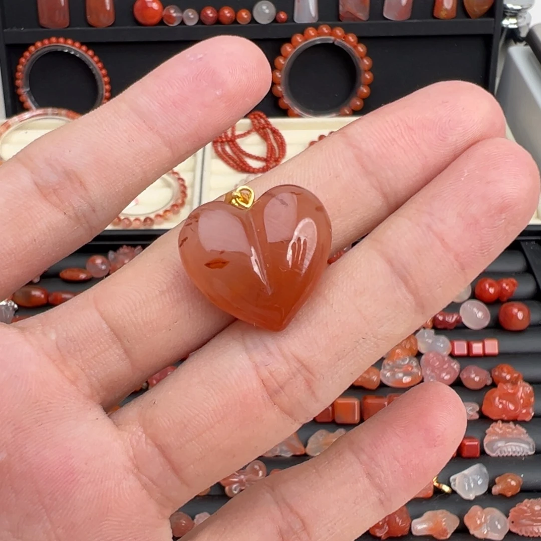 南红玛瑙未镶嵌颈饰屁桃爱心