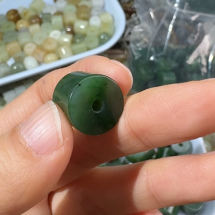 是***呀和田玉（碧玉）未镶嵌颈饰