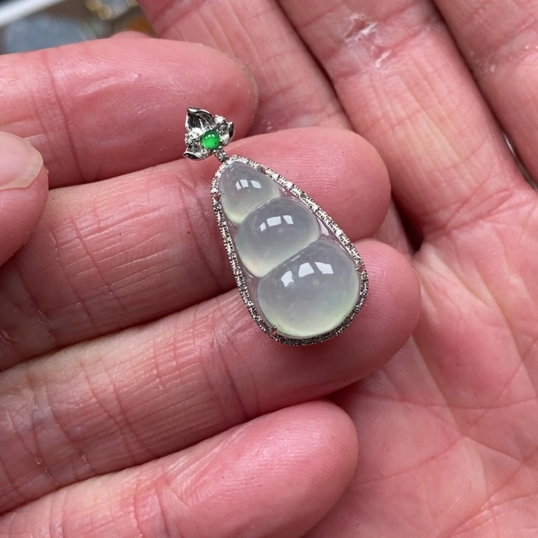 翡翠颈饰18K金镶嵌豆子