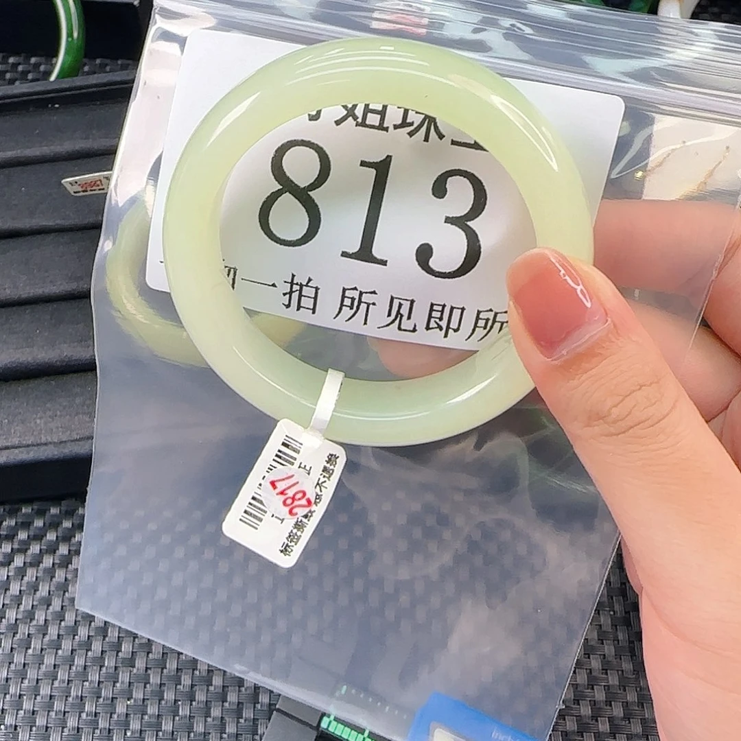 颈饰未镶嵌和田玉手镯56 813