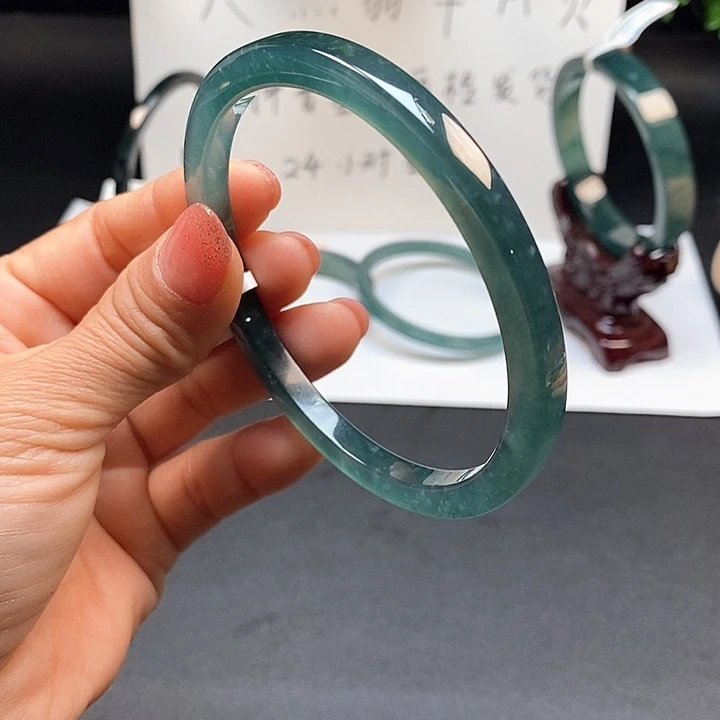 翡翠手镯未镶嵌皮*萌68尺寸