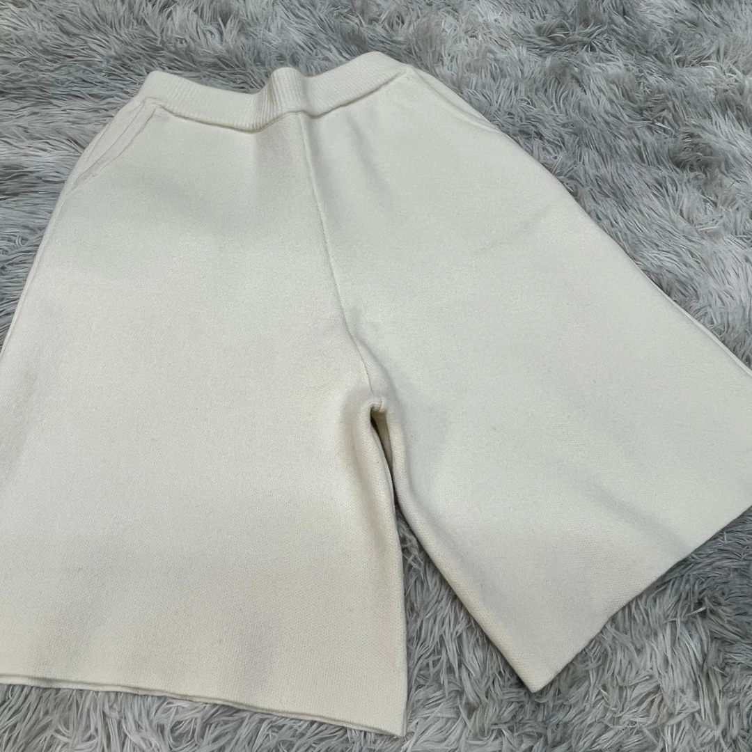 凌云推荐！白色四平大短裤