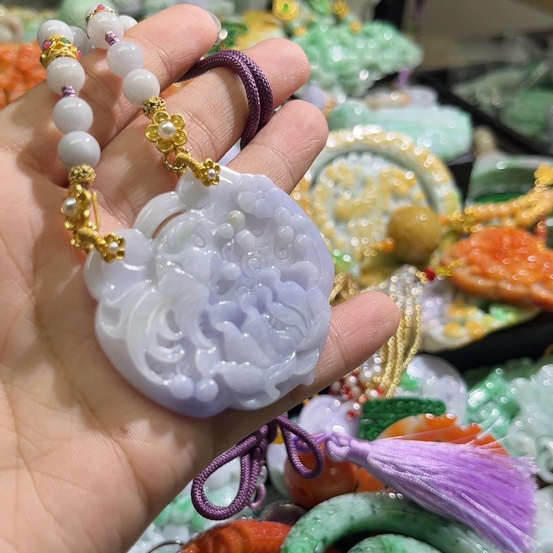 翡翠未镶嵌颈饰待编织