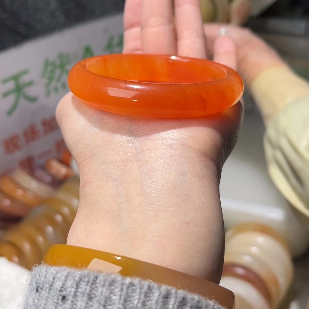 嘚***嘚石英质玉（金丝玉）未镶嵌手镯定制