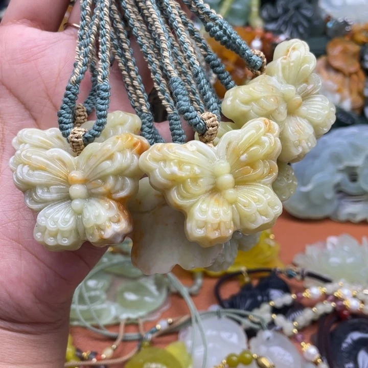 蛇纹石玉未镶嵌吊坠