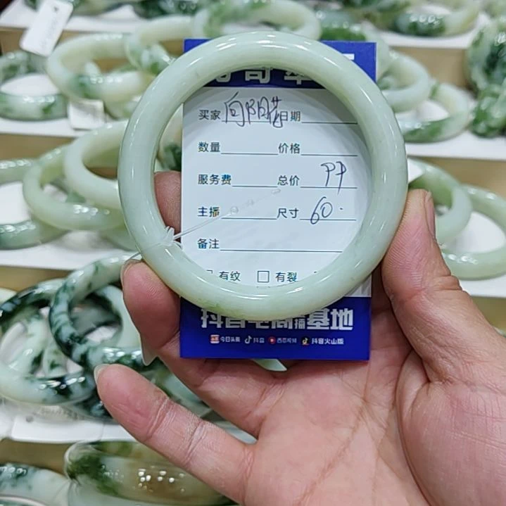 向***花透闪石-蛇纹石玉未镶嵌手镯