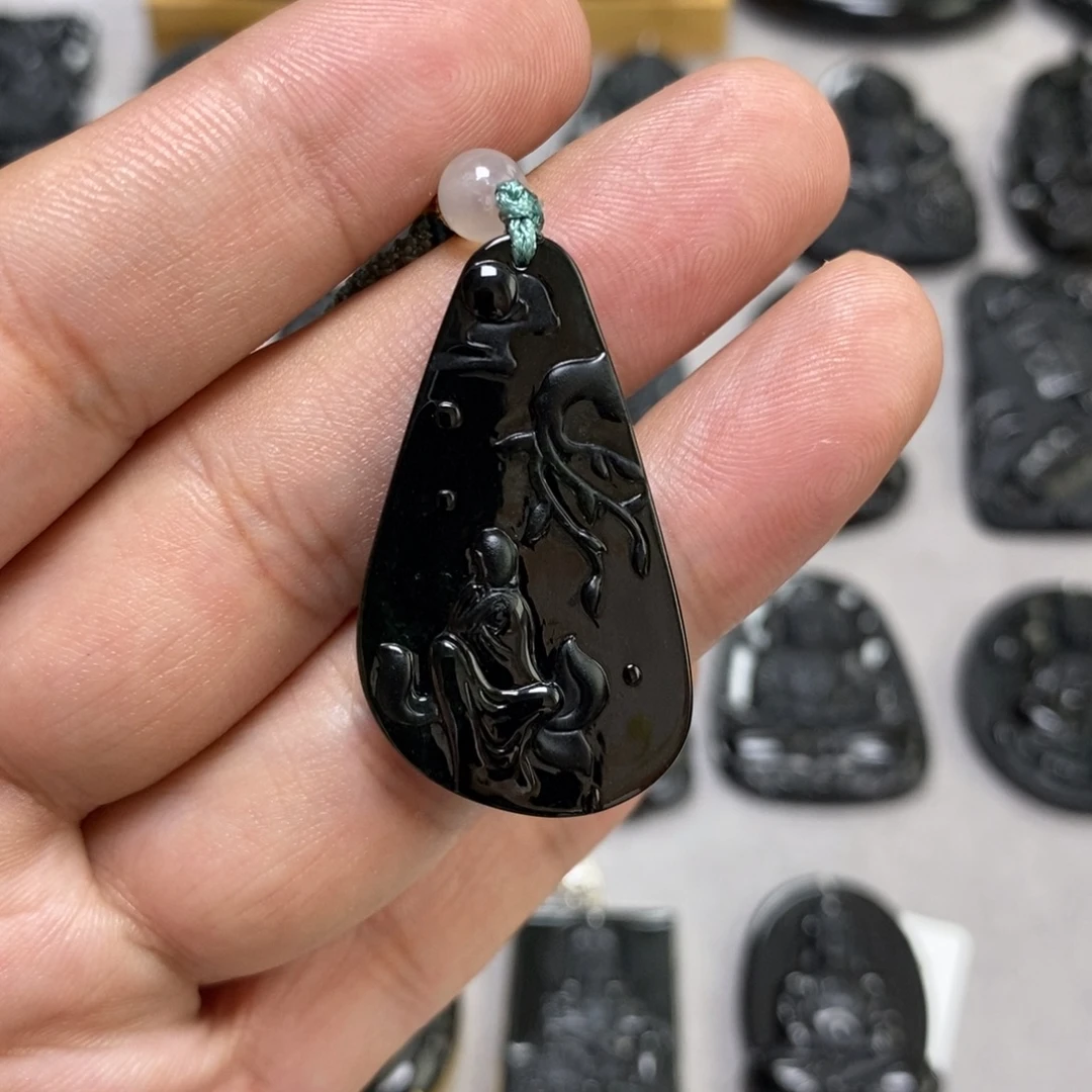 翡翠未镶嵌颈饰悟道