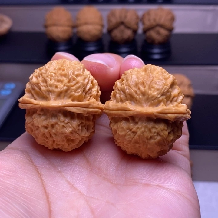 把件文玩核桃珊瑚绣球15