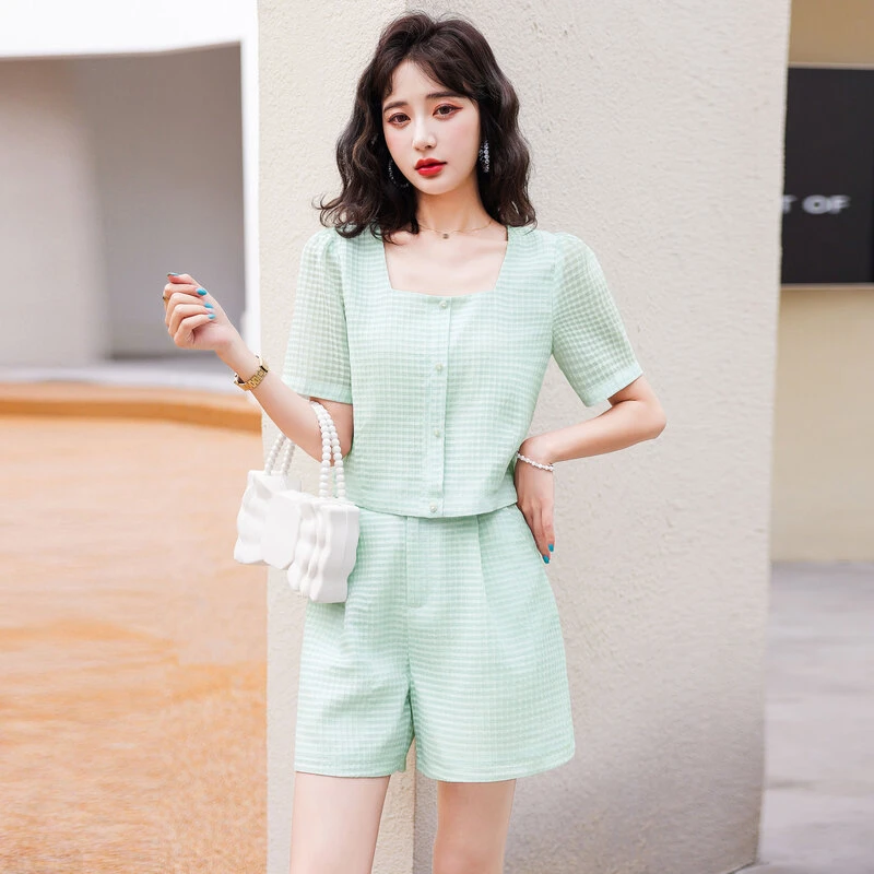 时尚通勤气质衬衫短裤套装