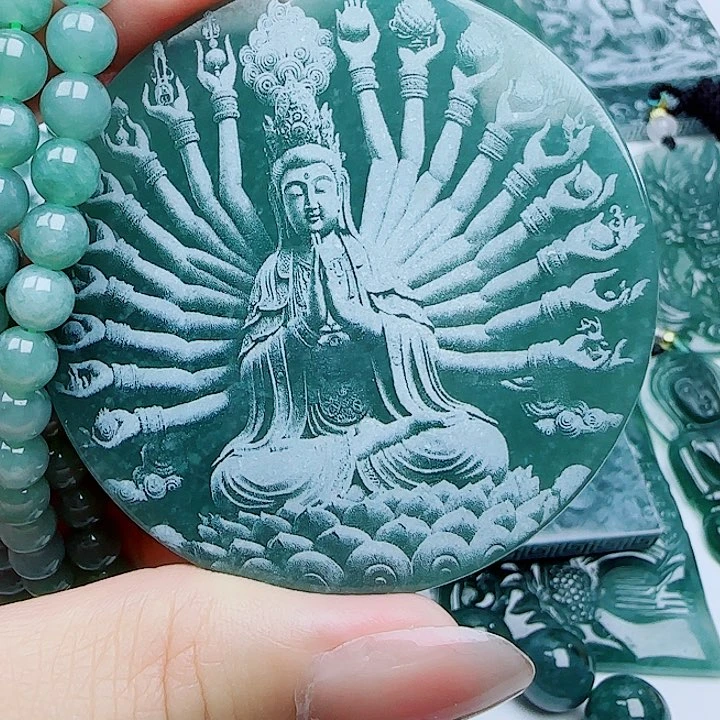 翡翠未镶嵌颈饰多样性发货天然的A货翡翠