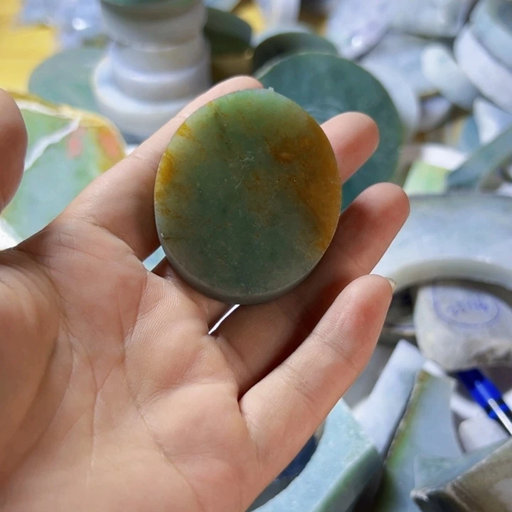 颈饰未镶嵌翡翠夏**白
