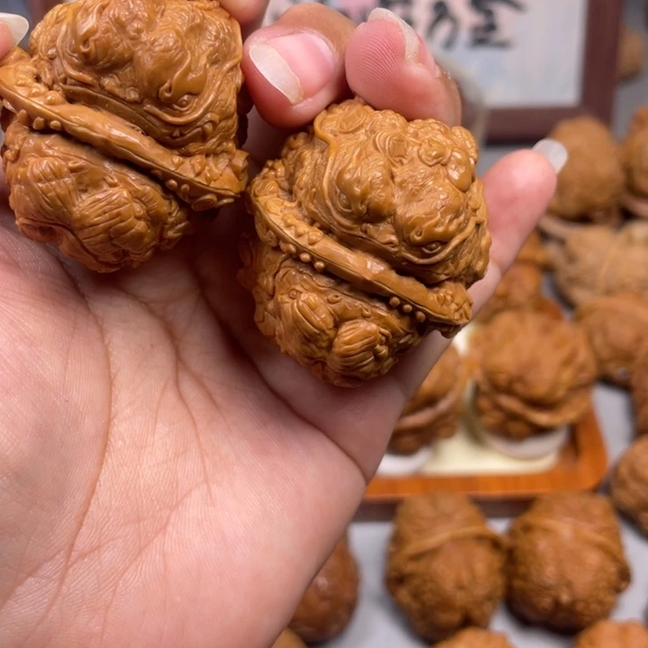 媛***号蛤蟆头雕刻的金蟾