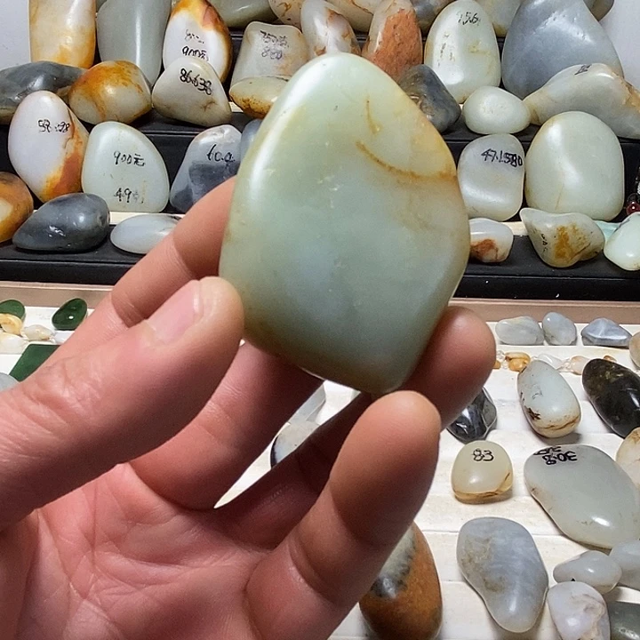 和田玉未镶嵌颈饰吊坠