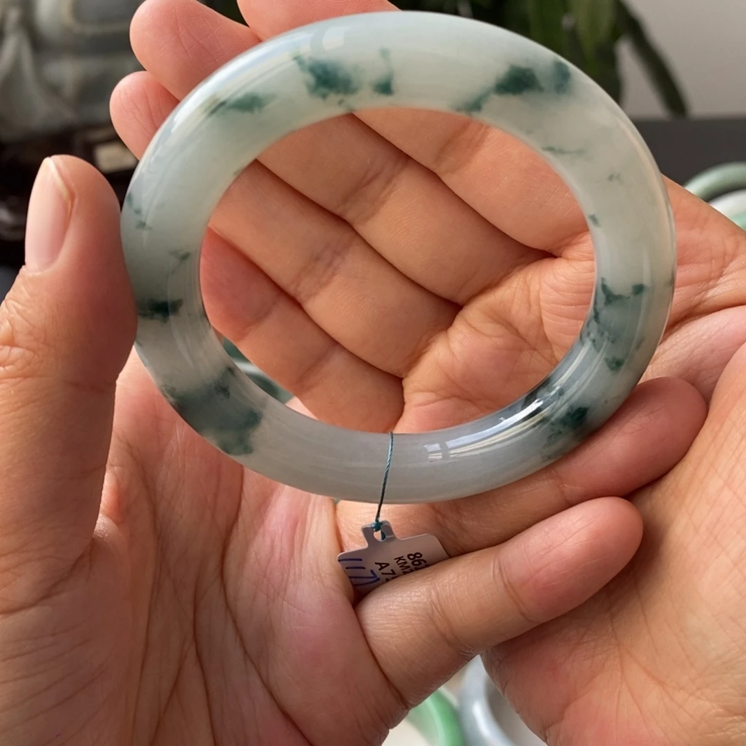 翡翠手镯未镶嵌天然