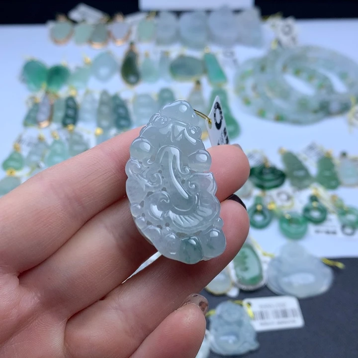 翡翠颈饰未镶嵌翡翠