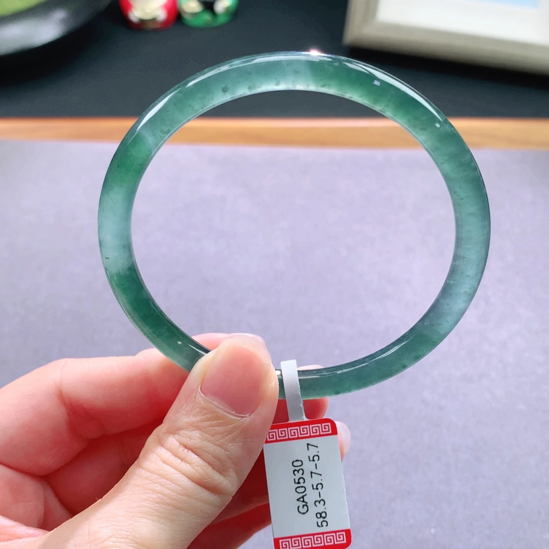 翡翠手镯未镶嵌天然翡翠手镯