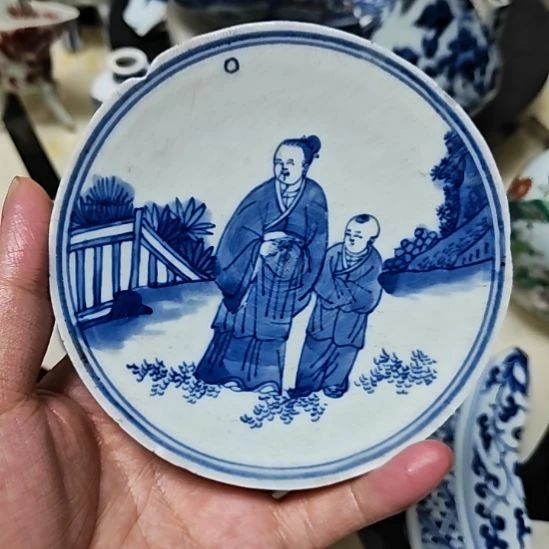 瓷片青花人物的一块瓷片