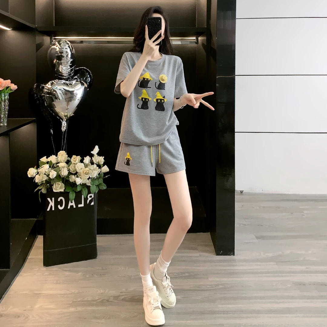 网红爆款时尚套装女夏季新款宽松圆领刺绣印花短袖阔腿短裤两件套