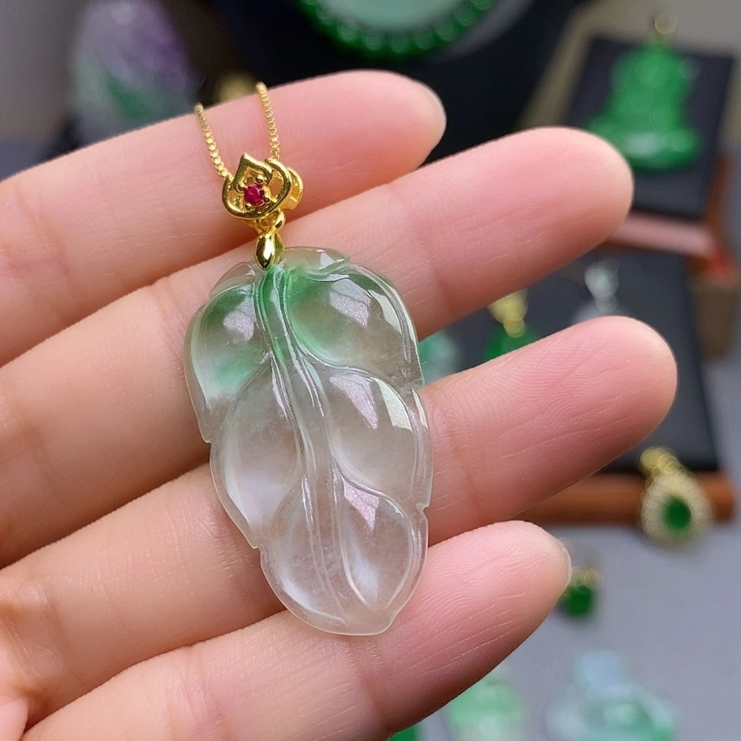 吊坠(赠链)未镶嵌翡翠吊坠