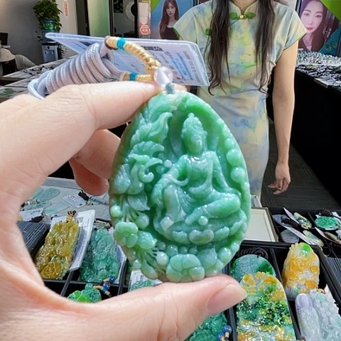 翡翠未镶嵌颈饰翡翠