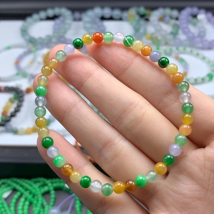 翡翠手镯未镶嵌翡翠
