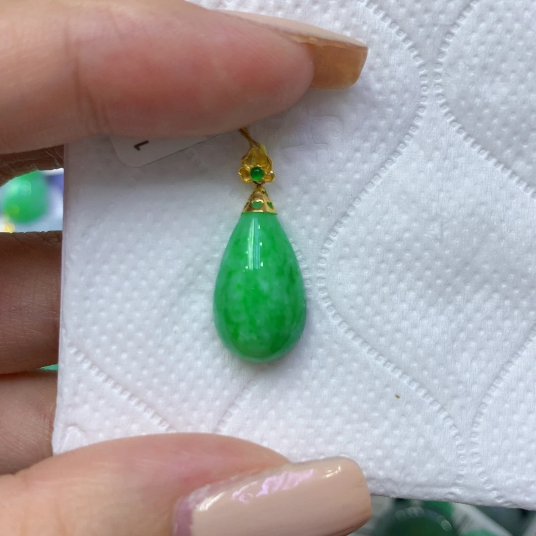 颈饰18K金镶嵌翡翠