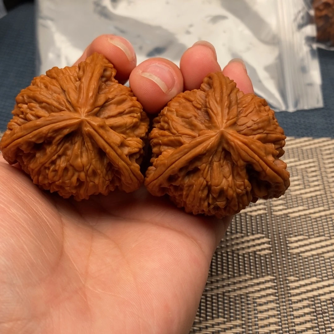 华***仔文玩核桃吊坠三棱