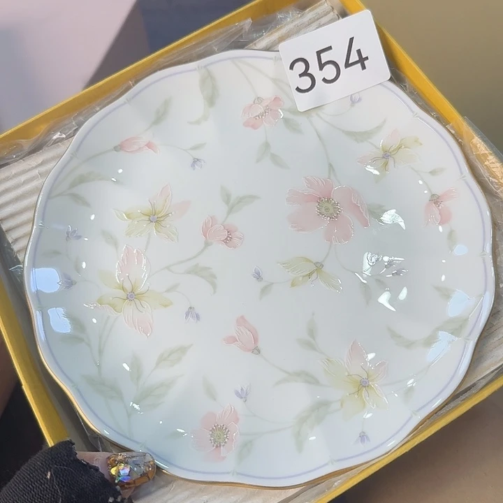 瓷片很好看的小碟子