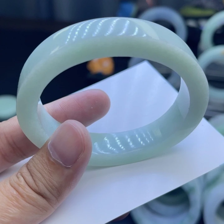 定制翡翠未镶嵌手镯