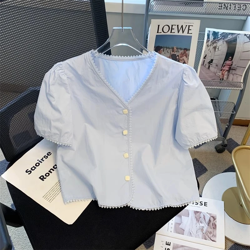 设计感蓝色V领短袖衬衫女夏季2025新款洋气减龄小衫时尚花边上衣