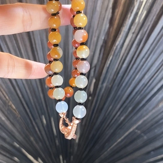 石英质玉未镶嵌颈饰