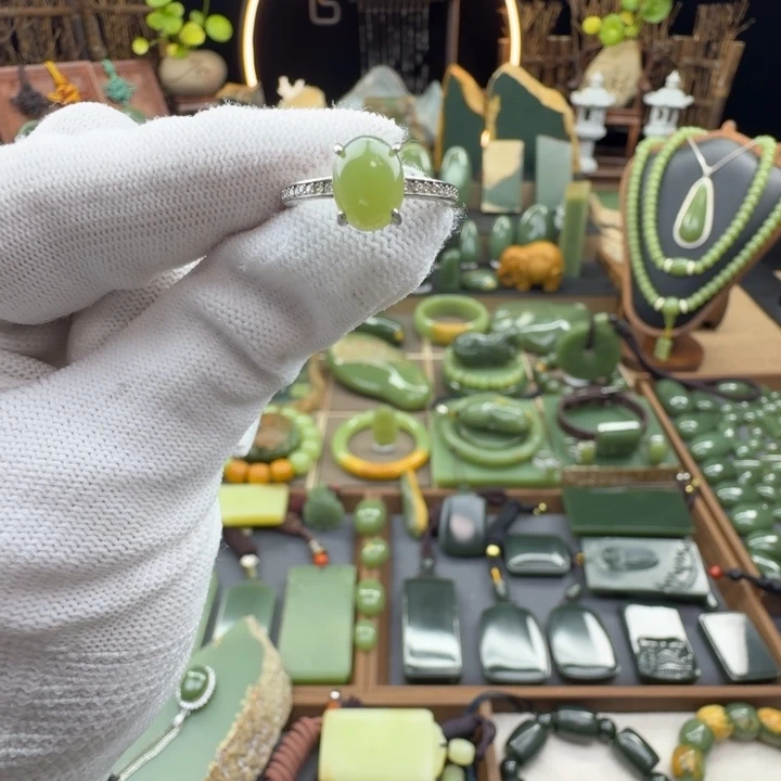 岫岩老玉（透闪石质玉）未镶嵌戒指