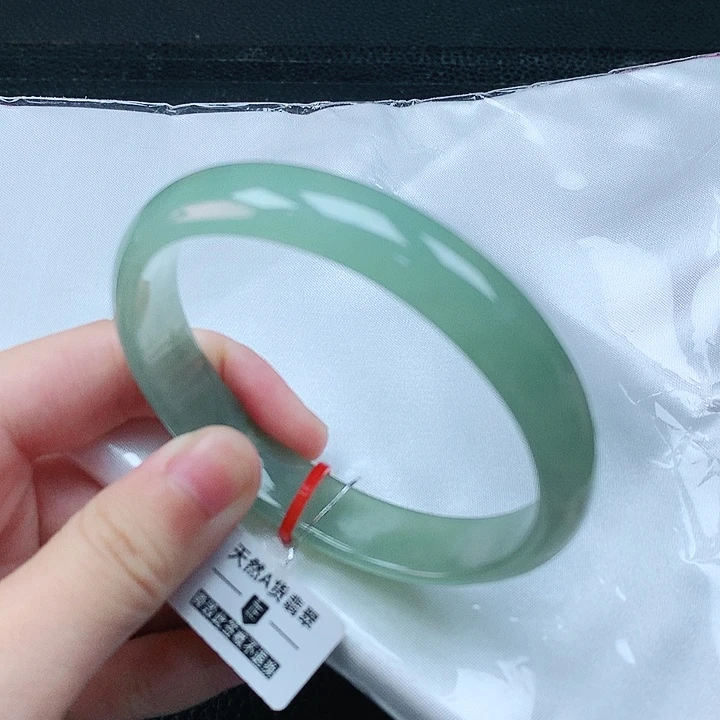 翡翠手镯未镶嵌58圈