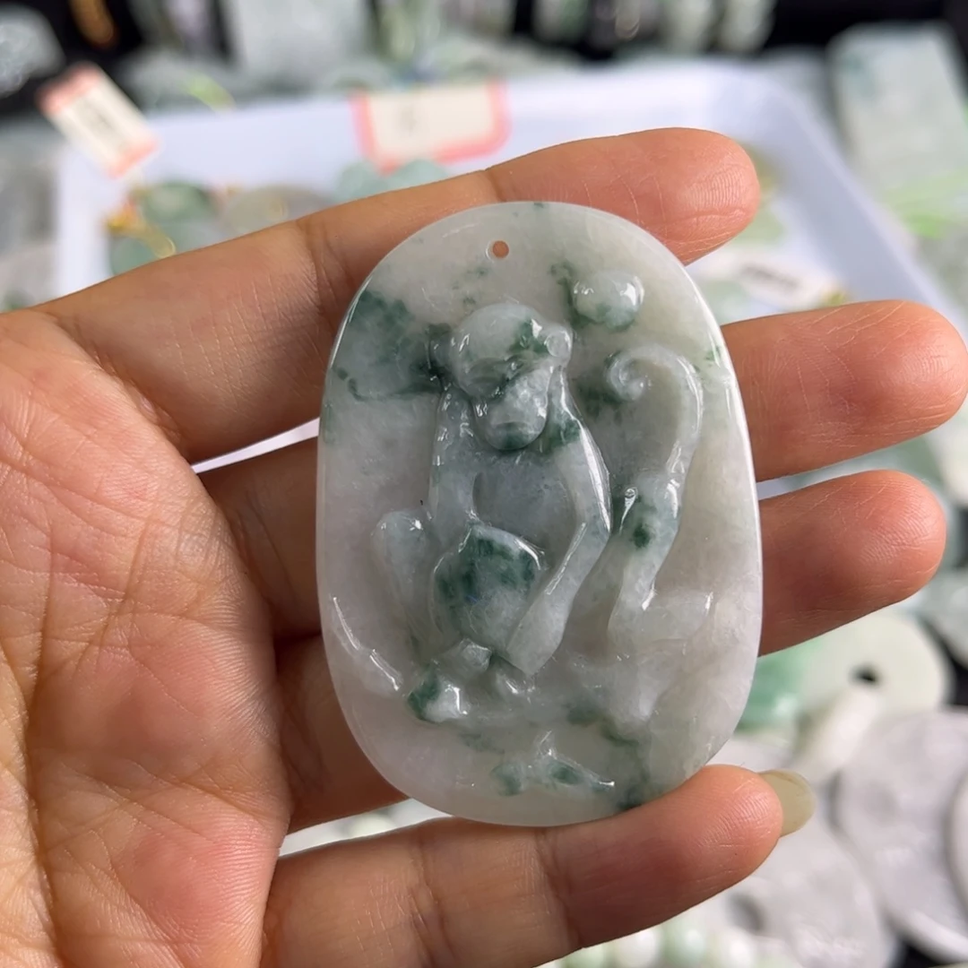 翡翠未镶嵌吊坠(不含链)瑕疵