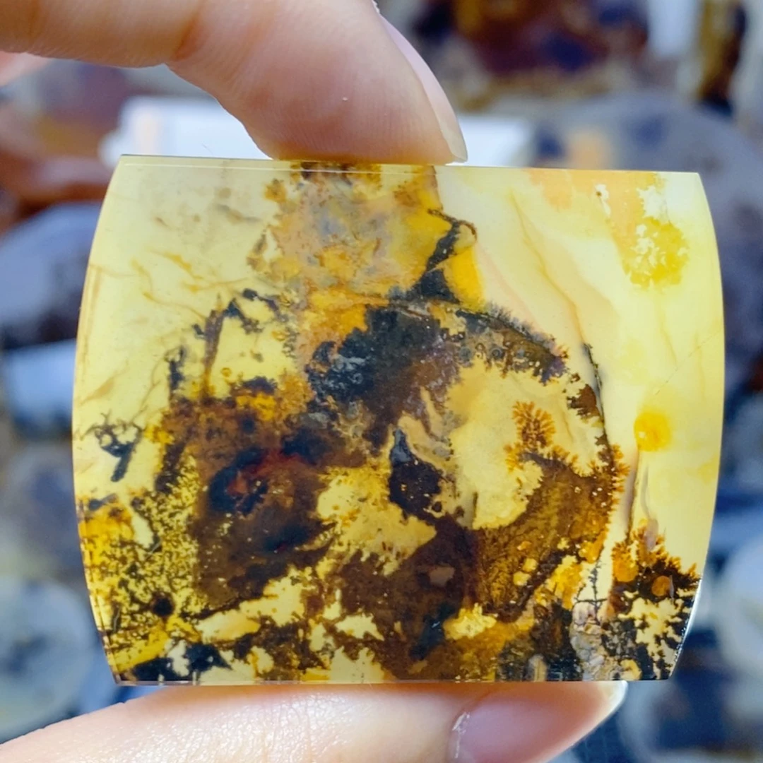 云***何玛瑙/玉髓未镶嵌珠宝奇石