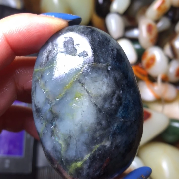 和田玉（翠青玉）未镶嵌珠宝奇石