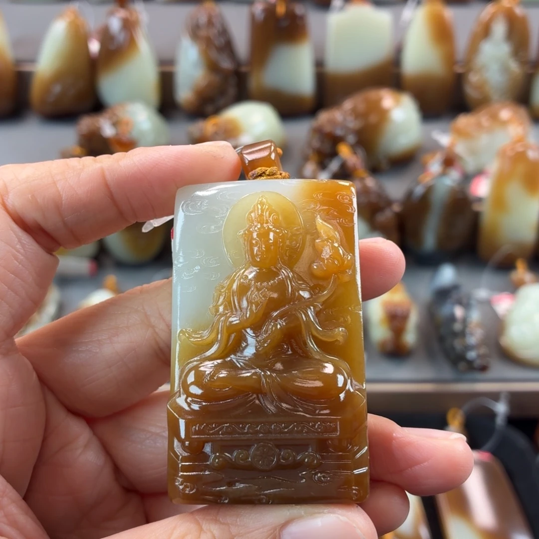 挚***生和田玉未镶嵌颈饰