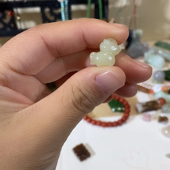 和田玉（糖玉）未镶嵌车挂这个