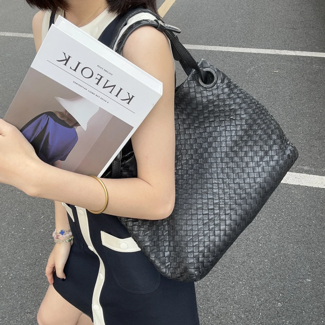 95新 BOTTEGA VENETA/葆蝶家 中号皮编织托特单肩包
