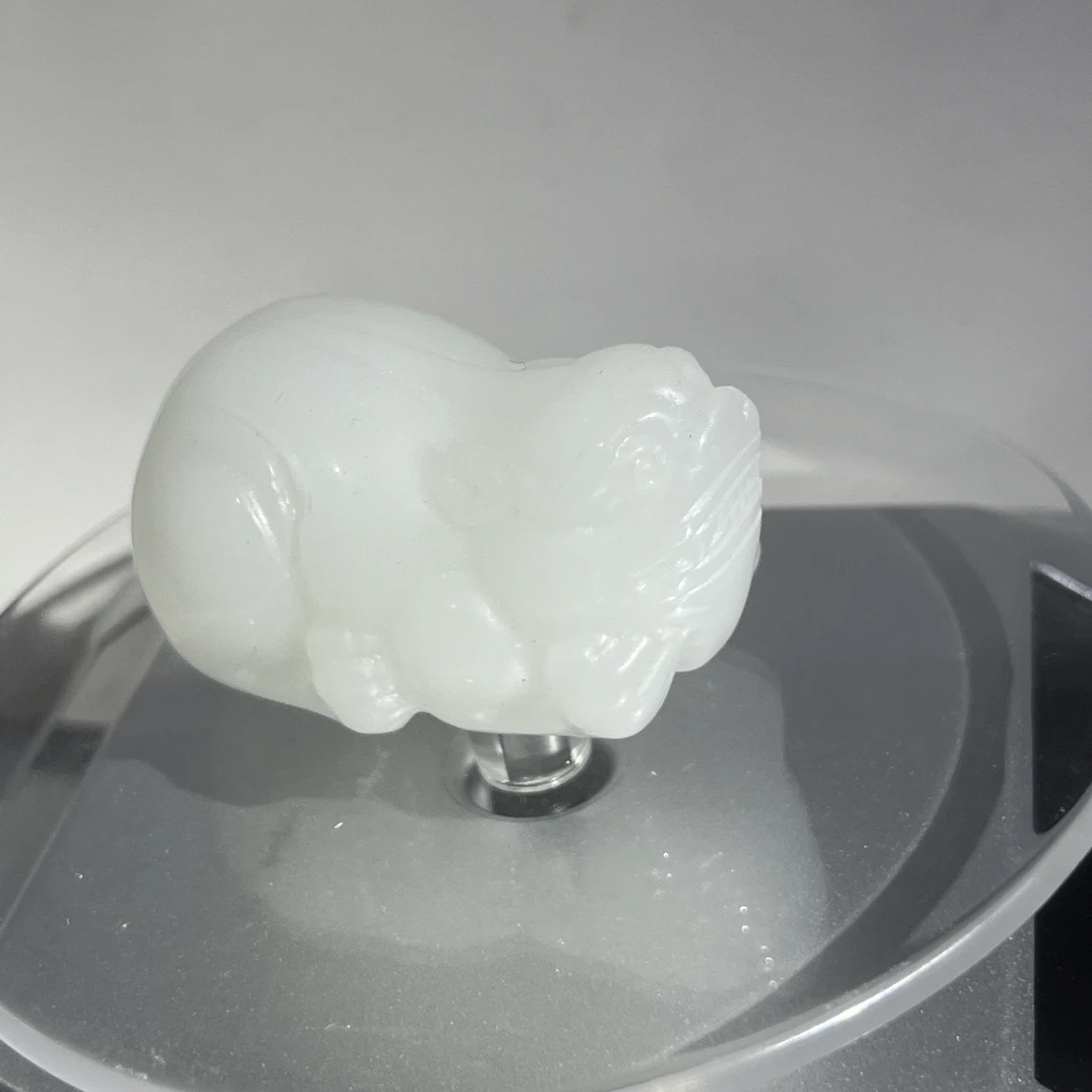 白貔貅手把件约50g