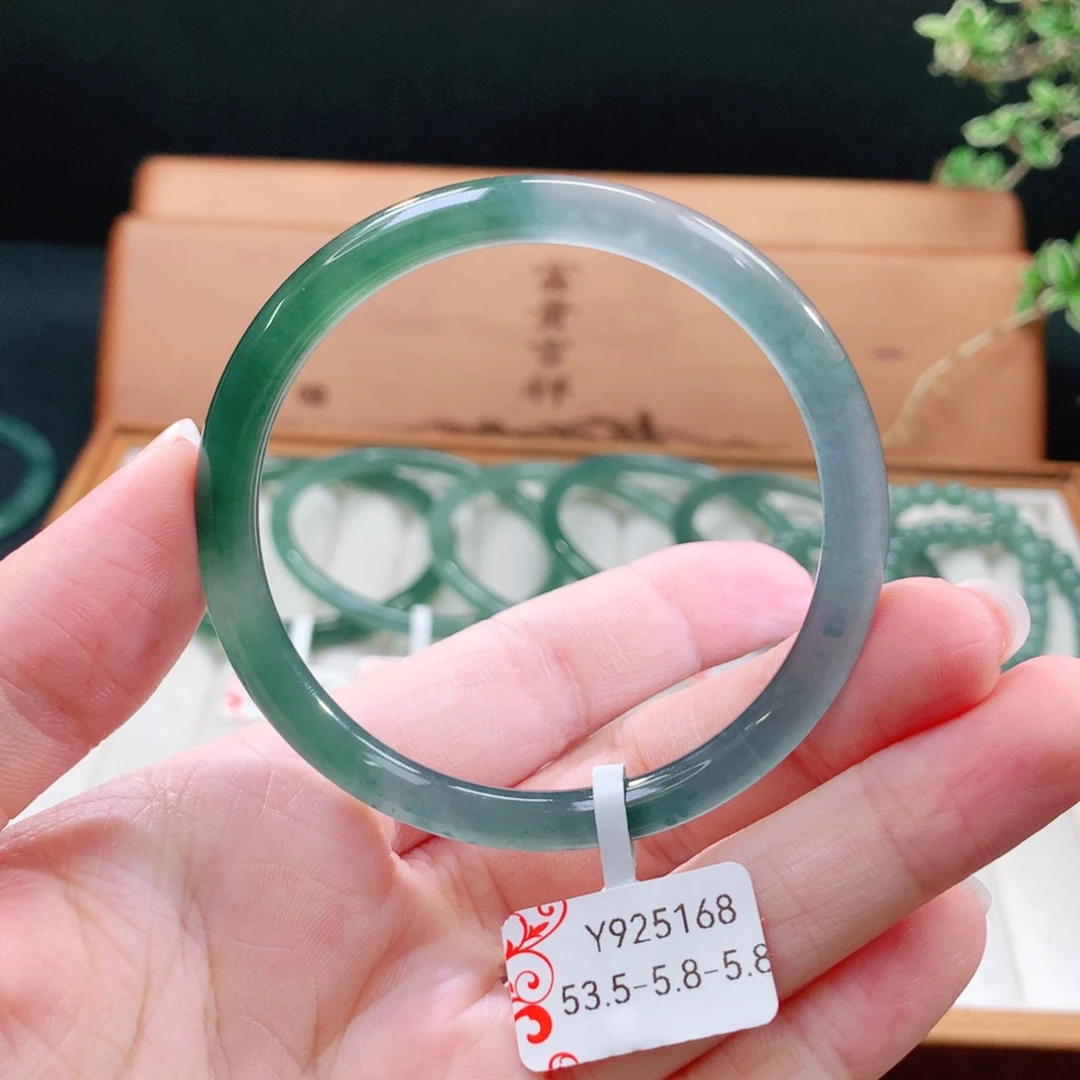 翡翠手镯（圆镯）未镶嵌