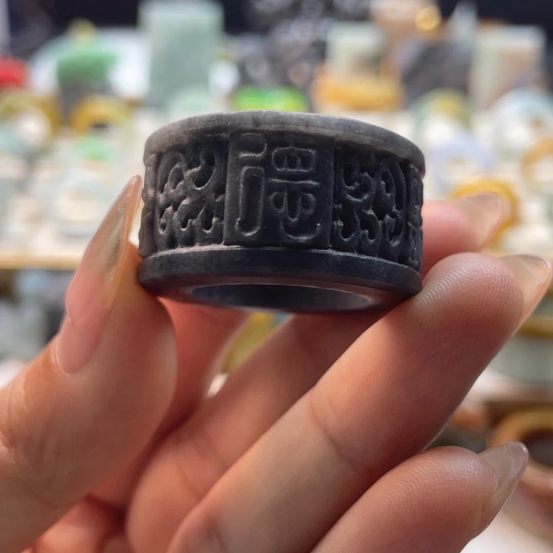 定制翡翠未镶嵌戒指