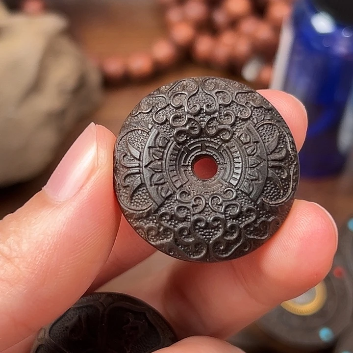 檀香木其他六字真言扣子