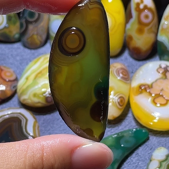 玛瑙/玉髓未镶嵌珠宝奇石