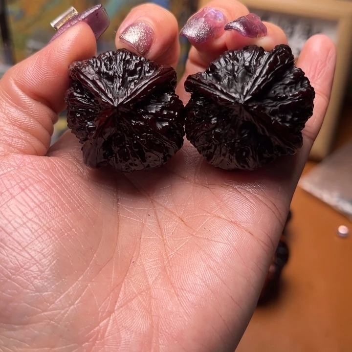 核桃地闷文玩手把件三棱